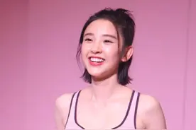 甜心美少女唐艺昕，热辣身材显露图片