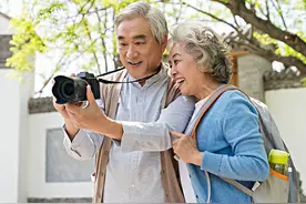 俗语“人过六十，莫至二地”是指哪两个地方？60岁也要活出精彩图片