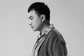 海来阿木跻身男歌手流媒体热度榜前六，超越毛不易周深许嵩华晨宇图片