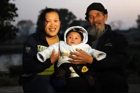 26岁少女为报恩以身相许嫁给71岁老大爷，现如今怎么样了？图片