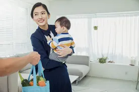 孩子为啥出门就要“求抱抱”？不一定是懒，可能是娃“难受”了图片