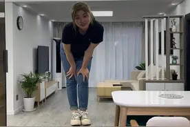 26岁河南姑娘，奇思妙想把房子改小一半，弓腰驼背，粉丝爆涨百万图片