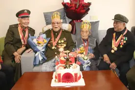 百岁老兵的特殊“生日礼物”图片