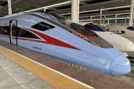 “蓝精灵”来啦！青岛造我国新型“复兴号”CR300AF动车组在贵州开跑图片