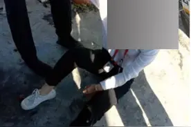 女子劳累骑车摔倒路边路管及时发现温情守护图片