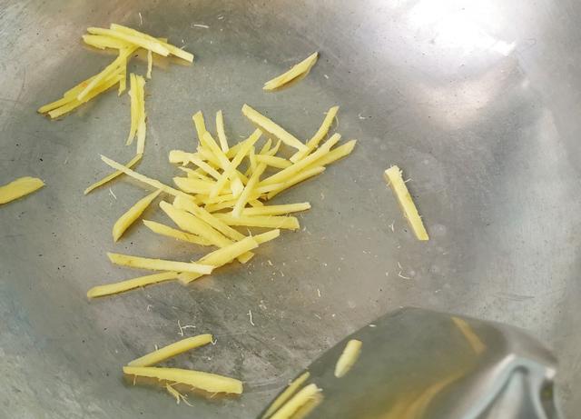 天热了，大米炒一炒，做成姜米茶，解渴饱腹还能刮油减脂