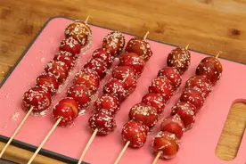 秋天要多吃山楂，教你在家自制冰糖葫芦，嘎嘣脆不粘牙，好吃不贵图片