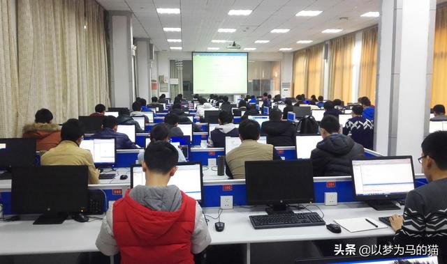 大专生适合的8大专业，毕业找工作容易，学历低也能拿高薪