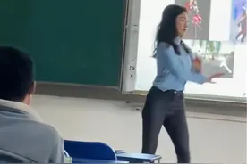 学生抓拍老师“销魂瞬间”，角度过于清奇，让人不敢相信是老师图片