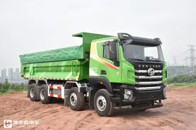 自卸车也高端，这内饰年轻人比较喜欢，红岩杰狮H6渣土自卸车实拍图片