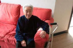 老奶奶拿祖传金钗鉴宝，专家看到上面的5字，急忙问母亲是谁图片