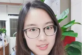 女教师语文课上让全班为她写征婚广告，学生：嫁妆试卷千万张图片