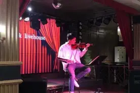 有情况？继被曝夜会两女后，林更新发文暧昧：她来听我的演唱会图片