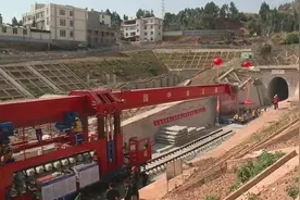 大理至保山段年底通车！大瑞铁路全线开始铺轨图片