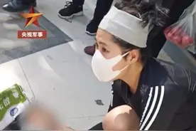 跪地救人的西安女大学生获5000元正能量奖励，她第一时间这样做图片