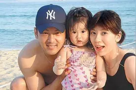 贾静雯首晒大女儿正脸照！母女同框似姐妹，长期打码原因令人心酸图片