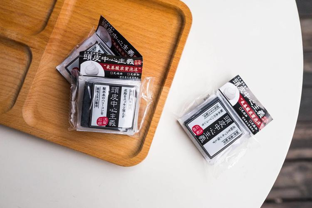 这块狂卖270万个的小黑皂，专治油头秃头，还是日本天皇御用