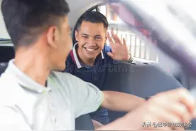 货运司机确诊艾滋病，哀求医生隐瞒病情，痛哭不知该打电话给谁图片