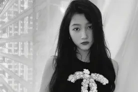 关晓彤为穿男友鹿晗送的露脐装，三天成功瘦一斤，小蛮腰太抢镜图片