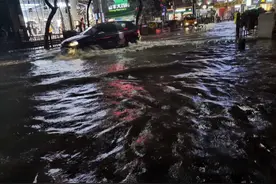 连续暴雨强降水！南昌多路段严重积水，部分公交停运及改道图片