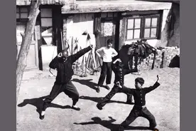 武术家曹晏海打败一路英豪，闯进决赛，为何没打他就自动倒地认输图片