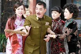 陆司令家暴张一山，三个小妈心疼拼命护着，画面喜感笑出苹果肌视频封面