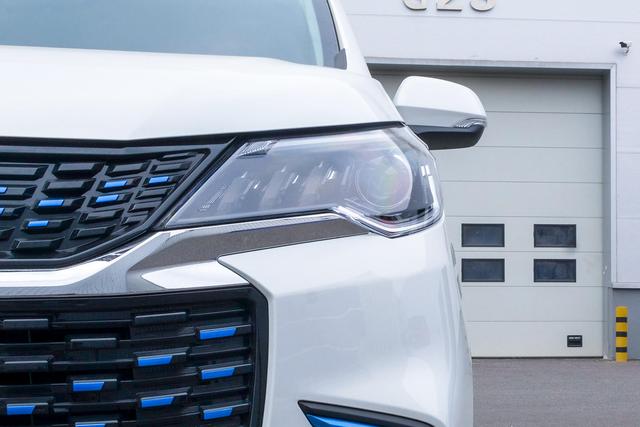 场地试驾上汽MAXUS EUNIQ 5，底盘质感出色的家用MPV