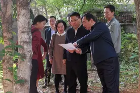 陶亿国现场调度近水花园小区和远东世纪花园小区有关问题图片