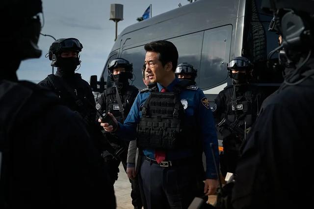 《寄生虫》团队打造，今年最猛韩片一动就爆炸，创2021韩最高票房