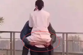 占李沁便宜？黄景瑜拍新剧疑似咸猪手，小细节却表明是误会图片