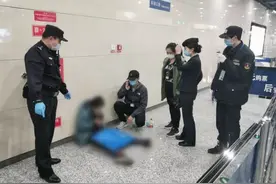 小伙在火车站神秘失踪，竟是被骗去内蒙古放羊？图片