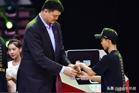 广东十冠王的冠军手表和戒指分别价值多少？徐杰：十分之一的工资图片