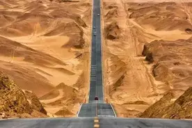 网红公路成玩命圣地！险被撞还大笑，为一张照片连命都不要了？图片