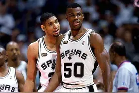 NBA纪实连载30：乔丹之后最好的球员邓肯，他和马龙比孰强孰弱图片
