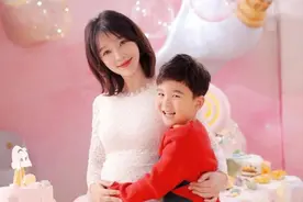 名导陆川二胎得女！与小12岁央视主持人相恋，儿女双全获祝福图片