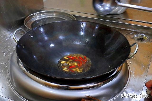 秋葵还在焯水吗？难怪营养都流失了！教你1招，秋葵脆嫩更鲜香
