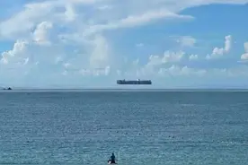 广东“空中飞船”，悬浮在半空，专家说不是真的，是如何形成的？图片