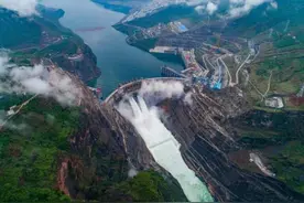 长江和黄河的水白白流入大海，缺水的我国，为何不筑坝进行利用？图片