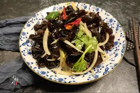 木耳和洋葱是绝配，三伏天要常吃，开胃促消化，家人都爱吃图片