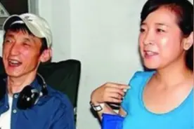 48岁陈小艺近照，老公长得太丑如今分居，儿子却帅到离谱图片