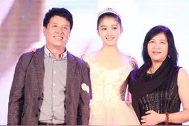 关晓彤姐姐关晓丹因突发疾病逝世，两人为同父异母的姐妹图片