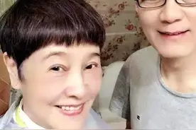 相差8岁的姐弟恋，一眼钟情27年，虽膝下无子却恩爱如初图片