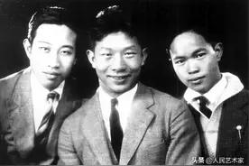 国歌《义勇军进行曲》的曲作者聂耳，英年早逝，郭沫若为其墓志铭题："中国革命之号角，人民解放之鼙鼓"图片