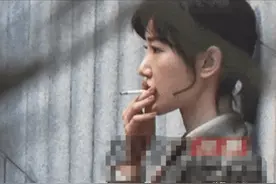毛晓彤躲角落抽烟被拍，粉丝不劝反维护，杨颖却被骂？图片