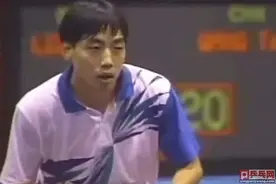 刘国梁第二次在世界大赛击败师兄王涛，获奥运金牌，大满贯第一步图片
