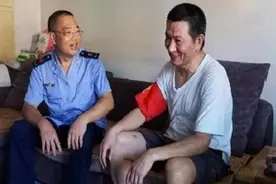 杨启良：孤身坚守阵地4小时，击毙18名越军，转业后却被恶霸欺负图片