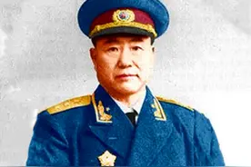 董其武：率国民党4万多人起义，83岁入党！毛主席：让他当上将图片