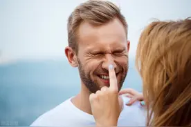 男人对一个女人动情后，才愿意给她这3样东西图片