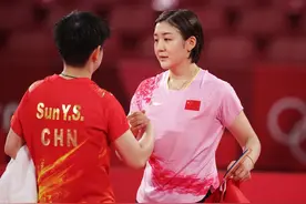 王曼昱顶替刘诗雯参加女团比赛，18年亚运会击败陈梦拿到女单冠军图片