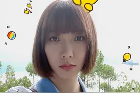 王珞丹疑恋情曝光？素颜做瑜伽发际线超高，与神秘男同坐一辆车图片